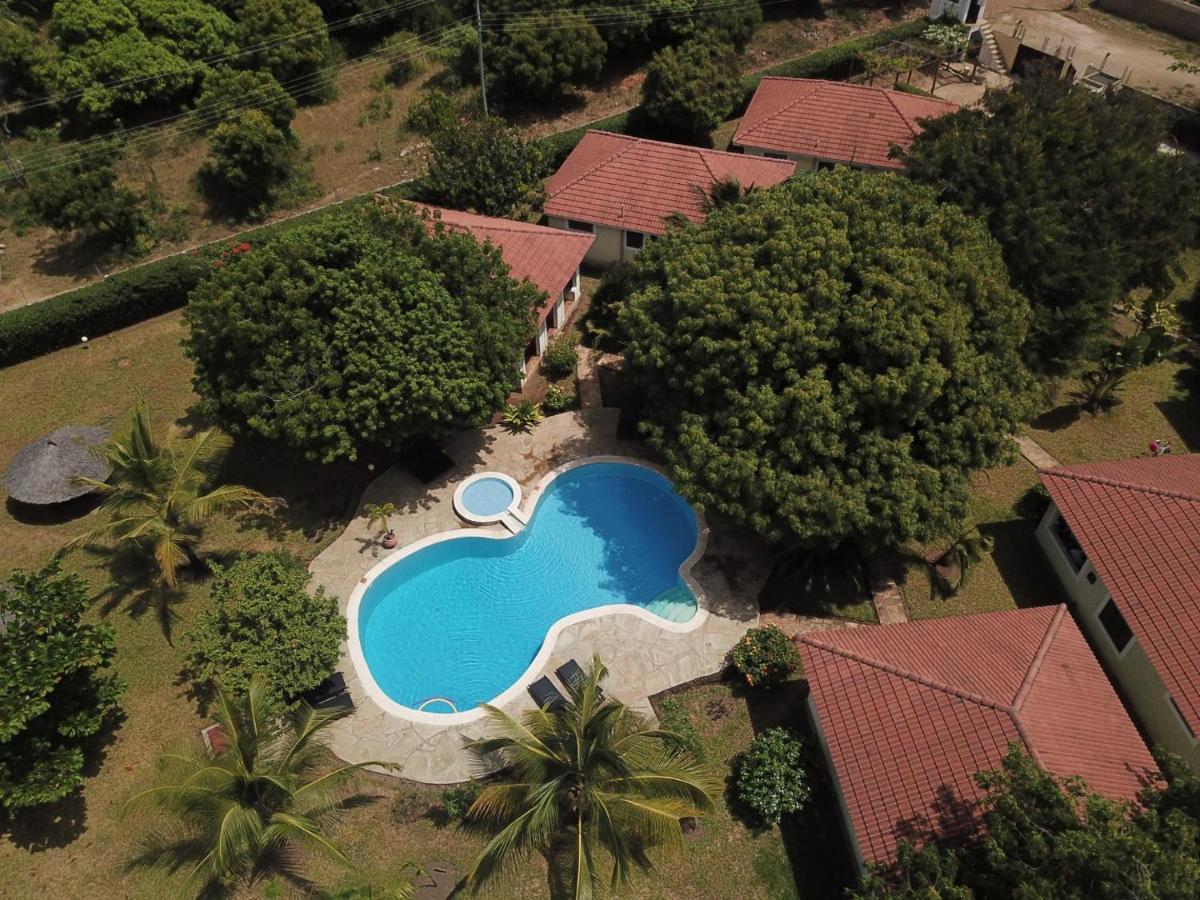 Safina Cottages Diani Beach Exterior photo