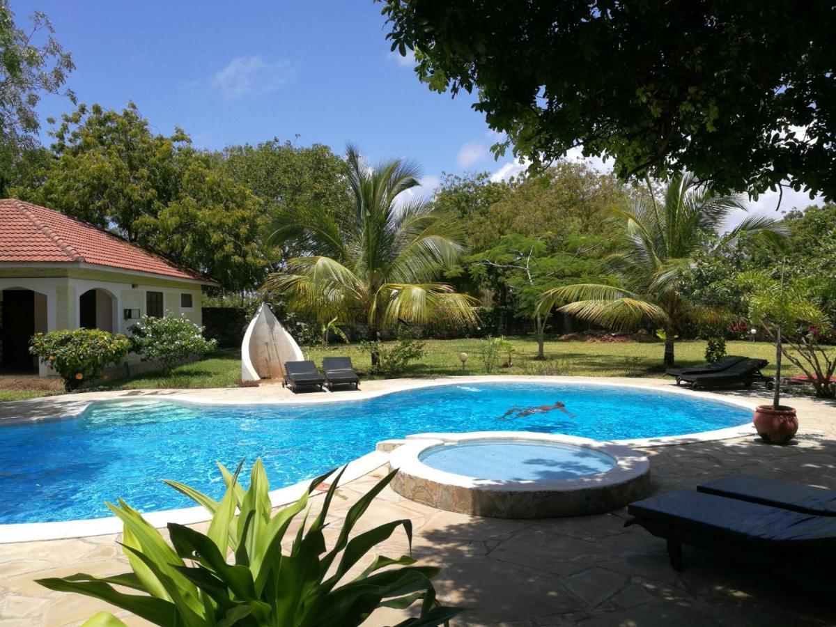 Safina Cottages Diani Beach Exterior photo