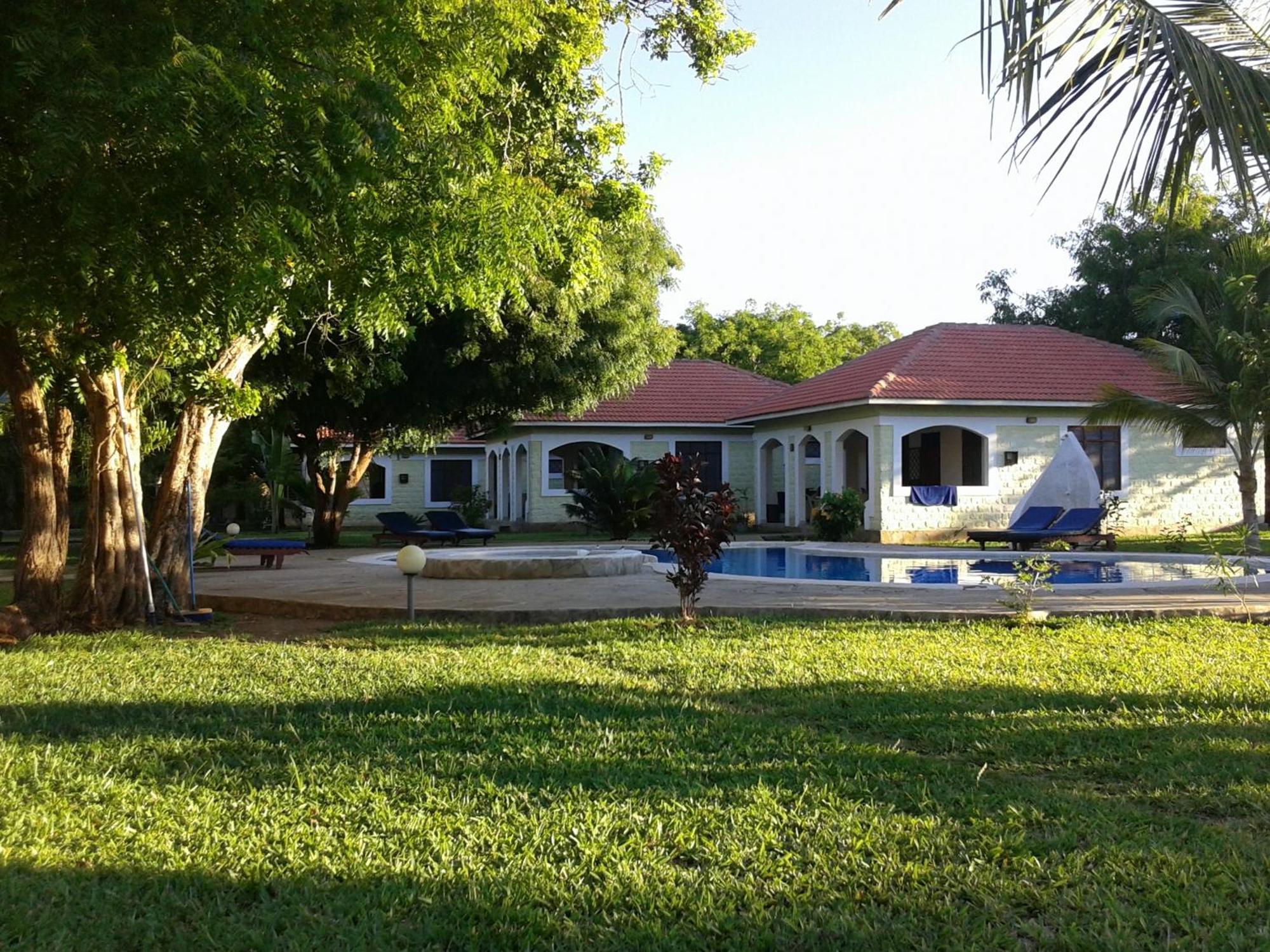 Safina Cottages Diani Beach Exterior photo